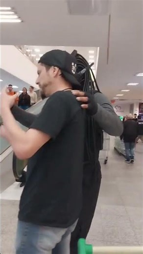 CyberPunk tira fotos com seus Fãs na Cooper em Blumenau #android #baby #playstore #freeonlinetools