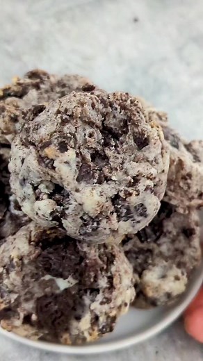 132K views · 1.4K reactions | Oreo Cheesecake Cookies - only SIX ingredients! You'll need  35 Oreo cookies 8 ounces cream cheese ½ cup butter softened 1 cup granulated white sugar 2 teaspoon vanilla extract 1 ¾ cups all purpose flour #cookieoftheday #cheesecakelovers #bakingseason | Persnickety Plates | Facebook
