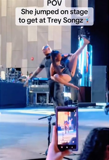 Fans jumped onto the stage#fans#satge#fyp#idol | Stage Performance