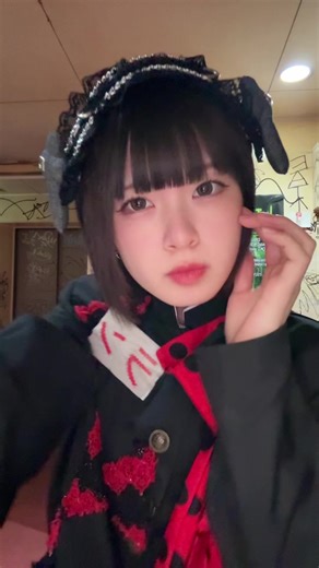 衣装TikTok初登場！パンクスタイルのアイドル