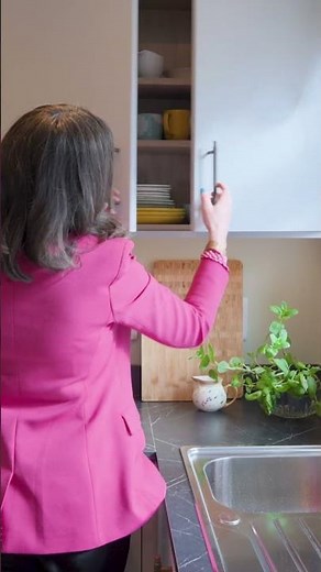 Small Kitchen Tour: Storage Solutions, Peninsula & Bench Seating