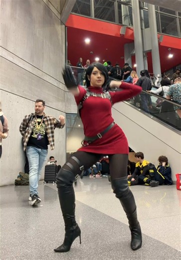 I have to focus so hard to do the chest part right LOL #residentevil #residentevilcosplay #adawong #cosplay #kpop