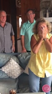 They had absolutely no idea what was coming 😍😍 📽️ Credit: Mia Lovejoy | Twinmom.com