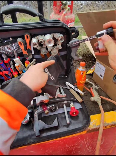 196K views · 3.1K reactions | The full process of completing and terminating a 33kV straight jointing. #fypシ #electrician #education #engineering #engagement | Electrical Engineer | Facebook