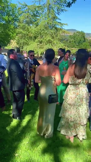 Engaging and fun! ✨💃🏻 Cocktail hour is when the party starts! Liven it up with our roaming sax and guitar duo. Under moonlight, starlight, or sunlight, we’ll bring the right vibe to your event! 🎷🎸 DM to book your date! #weddingband #saxophone #guitar #cocktailhour #wedding #weddingvibes #entertainment