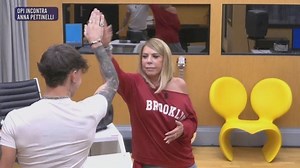 Opi: l’incontro con la prof. Pettinelli  25 novembre - Amici Clip | Witty TV