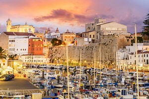 Gastroguía de Menorca: qué comer y qué restaurantes no debes perderte en una isla llena de langosta, pomada y queso de Mahón