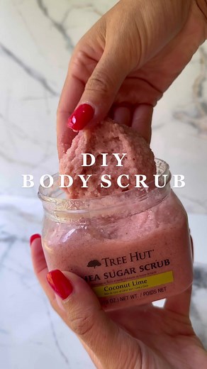 #diy #diybodyscrub #bodyscrub #saltscrub #sugarscrub #beautyhacks #skincare #diybeauty #diybeautyhack #thatgirl