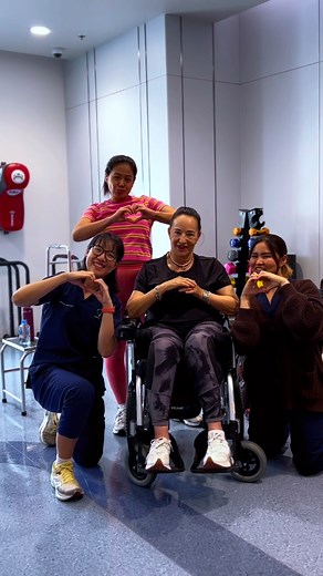 You may remember Karen from Israel 🇮🇱, who first came to us after a horse riding accident led to a C4-C5 complete spinal cord injury. In the summer of 2022, Karen underwent the implantation of two Epidural Stimulators and has since returned annually for program refinement through our sophisticated mapping techniques. This month, Karen is with us once more, and we're thrilled to report further advancements in her recovery. Her hand strength has notably improved, a significant leap from the time