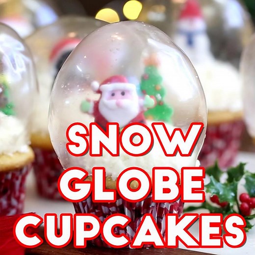 These are my FAMOUS SNOW GLOBE CUPCAKES! Hundreds of people have made them and loved them. And YES, they are completely edible!! RECIPE HERE: http://www.sugarhero.com/snow-globe-cupcakes-gelatin-bubbles/ | Kitchen Fun With My 3 Sons