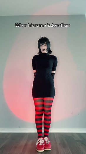 Wait! ✋🏼#mavis #foryou #halloween #hoteltransylvania #gothgirl #maviscosplay