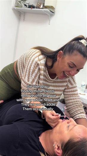 Girl therapy = finding clients you’d trust with your life… and they trust you enough to let you climb all over them for content 🤝😂💅 Real ones only 🫶 POV: your client becomes your bestie and your content partner 🎥💕 #GirlTherapy #SalonLife #ClientLove #BeautyBesties #AestheticClinic@Miss latham