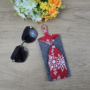 78K views · 379 reactions | A fun two-tone smartphone or glasses case that can be made with just 2 pieces of fabric | Hobby Knitting | Facebook