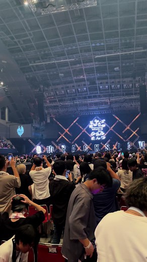 前回の『BACKS LIVE』 Wアンの“油を注せ”も どちゃクソ盛り上がったけど、 今日の“愛し合いなさい”も めちゃんこ楽しかった😆‼️ ステージ端まで メンバー来てくれて 中々近かった💕 隣のおじさんも 最後ニコニコで 「最高でしたね！！」って 一言、言い残して 帰って行った👍 推しメン聞けば良かったなぁ〜。 ライブはこれだよコレ✨ #櫻坂46 #櫻坂 #sakurazaka46 #櫻坂46_backslive #BACKSLIVE #バックスライブ #バクラ #小田倉麗奈 #小田倉麗奈推し #小田倉麗奈ちゃんかわいい #遠藤理子 #遠藤理子推し #fyp #typ #おすすめ