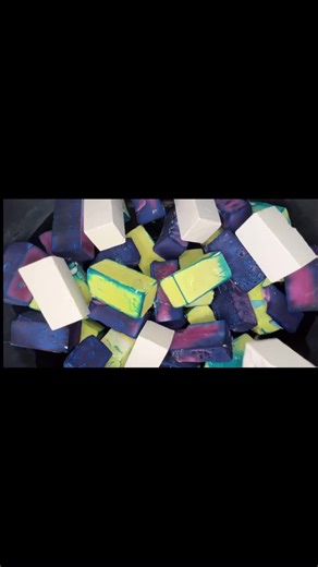 Satisfying ASMR with Gholibn Gym Chalk Crushing