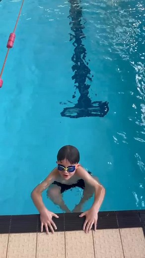 Smooth, strong and in control 💪 Mastering those back & forward push n’ glides — it’s all about balance and flow ⚖️ control in both directions 🧭 Small steps, big gains! | Dolphin Academy