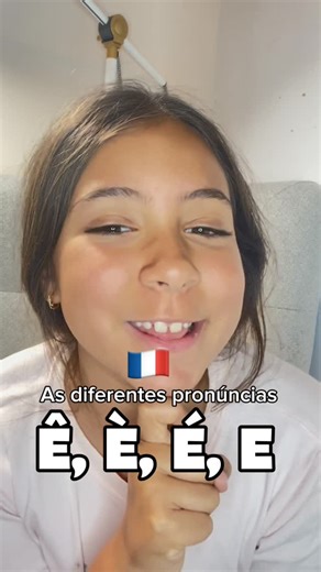 Julia Coelho | Mini-diva do francês | 👩🏻‍🏫 Esse vídeo "É" para salvar ✅🇫🇷 | Instagram