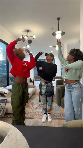 Quiver your jaws so we know it’s real! @ALARIE #durandbernarr #rnb #singer