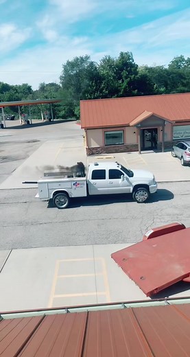 Durable Duramax LBZ Rooftop Service Truck for HVAC Jobs