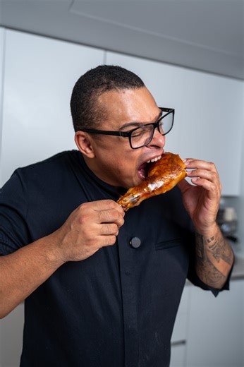 Elias Dosunmu 🇪🇸🇺🇦 on Instagram: "cochinillo vegano?"