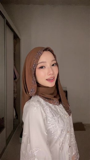 Gorgeous Beaded Shawl Tutorial with Uyaai Contact Lens