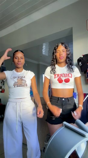 𝓣𝓪𝓻𝓻𝔂𝓷 💋 (@tarryn_farmer)’s videos with original sound - AMAPRETTY_RECORDS❤🤍🖤