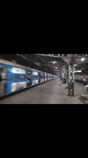 ❤️ Train Railway Local 📈🇮🇳 on Instagram: "Mumbai Suburban Railway electric multiple unit (EMU) train at a station platform at night.. . . Date:29/03/2013 👈 . . #reels #viral #trending #trendingreels #fyp . . @train_railway_local 👈❤️"