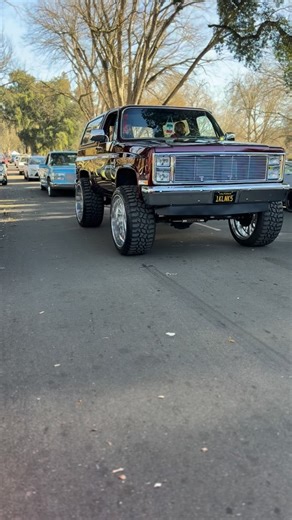 Khongfa M Thoun on Instagram: "1987 Chevy K5 Blazer 6.0 LS Swap Drip In Candy Brandy Wine On 4” Lift Sitting On 26in KG1 Forged Wheels 37 Mud Tires @el_rigo93 🩸🩸🩸 #Chevy #K5 #Blazer #OldSchool #Classic"