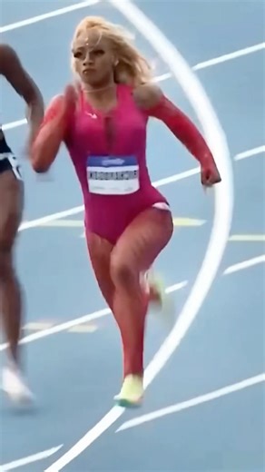 SHE RAN EXTREMELY FAST #ShaCarri #Sprinting #Shorts