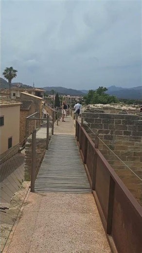 🏰 Walking the Ancient Walls of Alcúdia, Mallorca