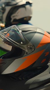 39 reactions | All-new Lithium was built with aggressive styling and enhanced aerodynamics for performance-minded motorcyclists | Bell Helmets | Facebook