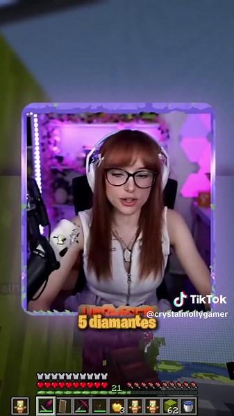 Humor en Minecraft: ¡Cuidando a Crystal Molly! 😂