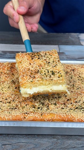 This blender cheese and tomato pie will win your family over! | My CookBook