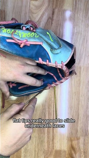 There’s many needles choices out there but here are my preferences. #tools #gloves #baseball #lacing