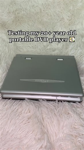 IT WORKS 🫨🥹🫶🏻 #2000s #2000snostalgia #portabledvdplayer #portabledvd #2000smovies #2000skid #2000sthrowbacks #genzvsmillenial #genzthings #nostalgiacore #nostalgiatok