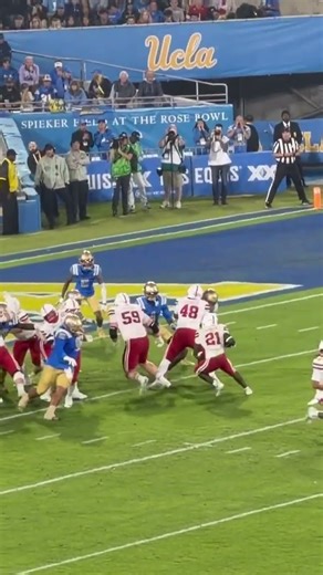 Emmett Johnson Touchdown vs UCLA at Rose Bowl to make it 21-7