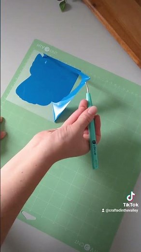 Testing the ‪@LOKLiKOfficial‬ cutting machine using ‪@HTVRONTOfficial‬ vinyl #loklik #vinylcrafts