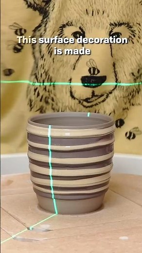 How I make my Bee Happy slip mugs #ceramics #pottery