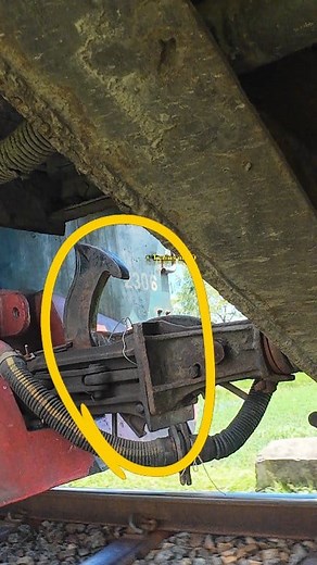 Norwegian Coupler Vibration at High Speed. #old #coupling #Norwegian #shorts #reelsforyou | Trains of BD