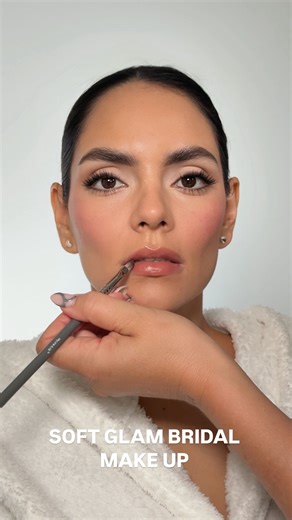 ZOË ELIZABETH on Instagram: "One of the biggest misconceptions about creating long-wear looks for hot climates is that it’s all about piling on setting spray. The truth? It starts way before that. Every step and product, from skin prep to the very last layer, is chosen intentionally and designed to work together. People often ask my favorite brands for my type of work, and while I could never pick just one, a common thread is that I gravitate toward artist-created brands, often founded by women