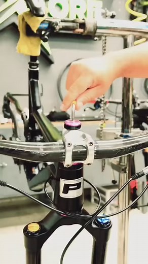 153K views · 3.8K reactions |  OneUp components EDC Tool V2 instalación y funciones! Esta herramienta es por mucho la mejor! Lo tiene todo, siempre esta a la mano y es super facil de instalar! Disponible en diferentes colores! . . . #oneup #oneupcomponents #mtblife #bikeporn #mountainbiking #enduromtb #enduro #instabike #singletrail #rideoftheday #bicycle #mtbporn #custombike #edc #edctool #mtblife #mtb #mtblove #mtbmx #mtbmexico #bicicleta #upgrade | BikeXtore México | Facebook