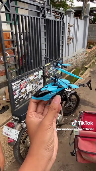 Rc helikopter cuma 30 ribuan😱 #nemahminiatur #nemahproject #rchelikoptermurah #mainananak #mainanmobil #mainan #mobilmainan #rcmobil #mainanpesawat #viral #fyp