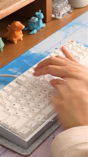 noela •ᴗ• | Thocky vs clacky!! I know my main audience well enough that I know which will win, but I hope these comparison videos are still fun for ya... | Instagram