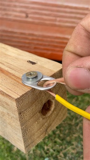The correct way to secure a wire to wood #AmericanDIY #BuildingTip #HandyTrick