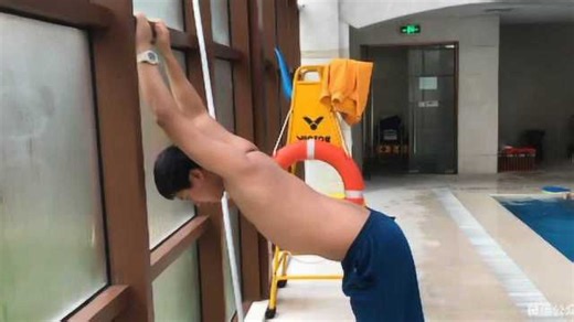 游泳中的自由泳入门教学视频_第03集自由泳入门第二版门槛：关节（肩）