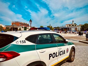 41K views · 251 reactions | POLICAJTI S RADOSŤOU DOHLIADAJÚ NA BEZPEČNOSŤ NÁVŠTEVNÍKOV SLÁVNOSTI - NITRA, MILÁ NITRA 2021 ‍♂️ Každoročne sa nitrianski policajti podieľajú na zabezpečení bezpečnosti a plynulosti cestnej premávky a verejného poriadku na podujatí venovanému našej histórii – Nitra, milá Nitra. Inak tomu nebolo ani počas uplynulého víkendu, ktorý dnes vrcholil slávnostnou púťou a svätou omšou. | Polícia SR - Nitriansky kraj | Facebook