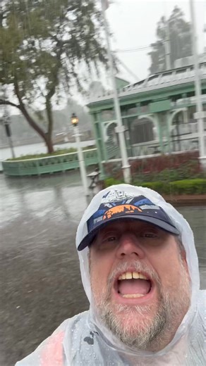 Disneyland Anaheim day off catching up, singing in the rain. No crowds. Splish splash!! | Jason Hann