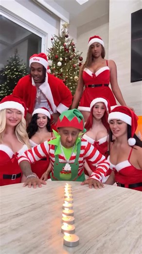 Baby elien ✈️🇵🇷🎵🌎 on Instagram: "#merrychristmas"