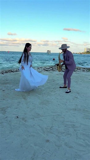 Beach Wedding in Cancun-Live Saxophone Performance #cancunwedding #saxophonist #beachwedding