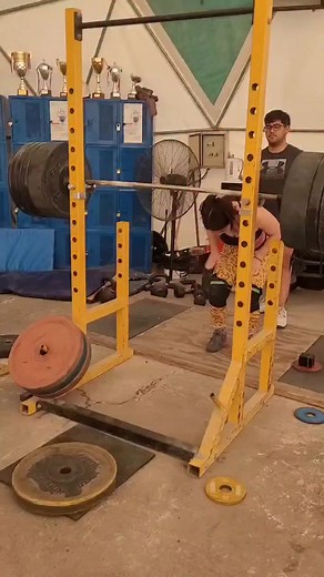 Paulo Castro Molina on Instagram: "El encoder lineal es básicamente un dinamómetro que, dentro del contexto deportivo, se utiliza para hacer una medición directa y continua del espacio recorrido y el tiempo de movimiento de una carga externa conocida (barra, peso…). Permite, por tanto y mediante cálculos, obtener variables como la potencia y el trabajo mecánico, la fuerza o la velocidad, todas interesantes para el entrenamiento y la evaluación de la fuerza (para más información ver González-Badi